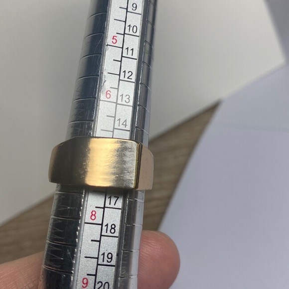 NEW Goldtone Signet Ring - Picture 3 of 11